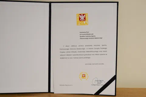 List gratulacyjny od Polskiego Związku Lekkiej Atletyki z okazji 40-lecia Instytutu.
