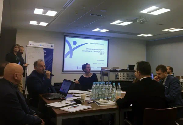 Spotkanie robocze poświęcone wdrażaniu Zintegrowanego Systemu Kwalifikacji w sporcie w sali konferencyjnej Instytutu Sportu – PIB.